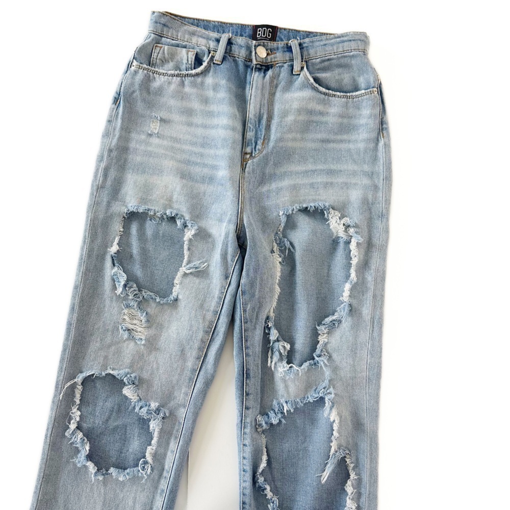 BDG Urban Outfitters Womens Sz 27 High Rise Mom Jeans Distressed Light Wash - Picture 5 of 10